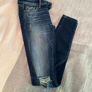 BUCKLE BLACK size 24x34 skinny jeans
